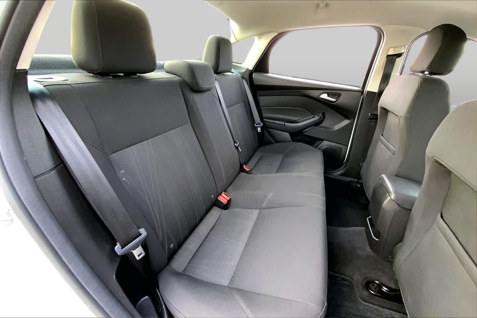 Used 2017 Oxford White Ford SE image 19