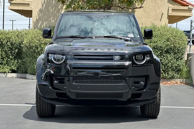 New 2026 Santorini Black Land Rover X-Dynamic SE image 8