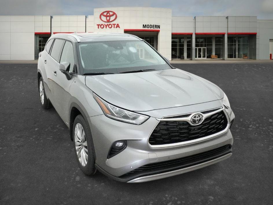 New 2026 Heavy Metallic Toyota Hybrid Platinum image 16