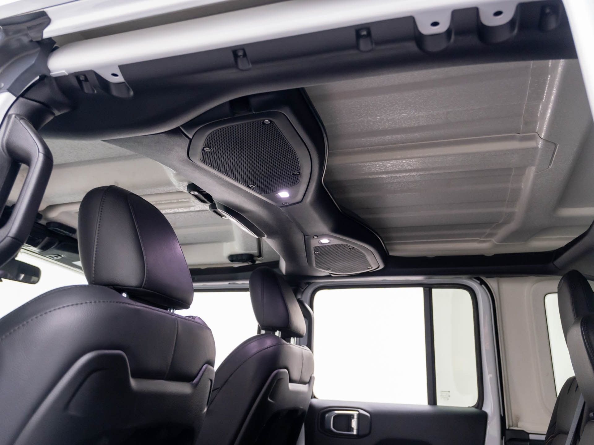 Used 2024 White Jeep Sahara image 19
