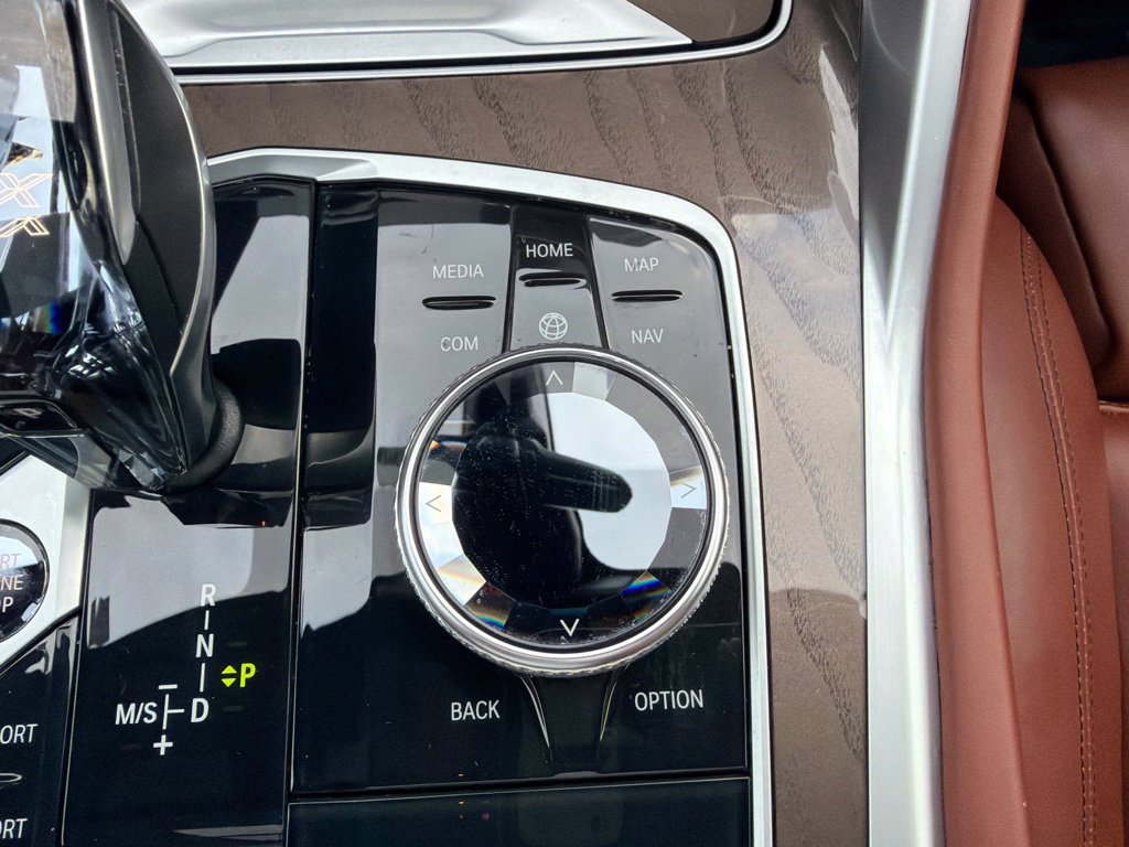 Used 2022 Arctic Gray Metallic BMW xDrive40i image 35