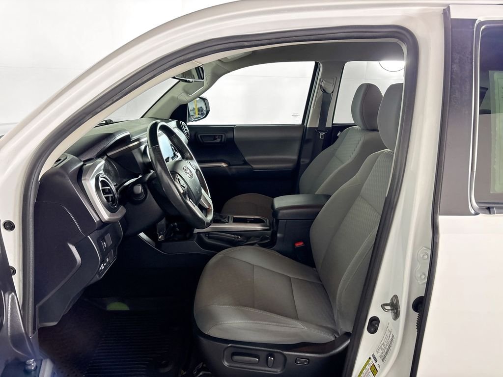 Used 2020 White Toyota SR5 image 11