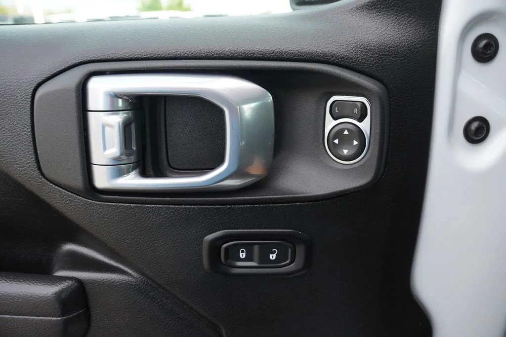Used 2025 White Jeep Sport S image 14