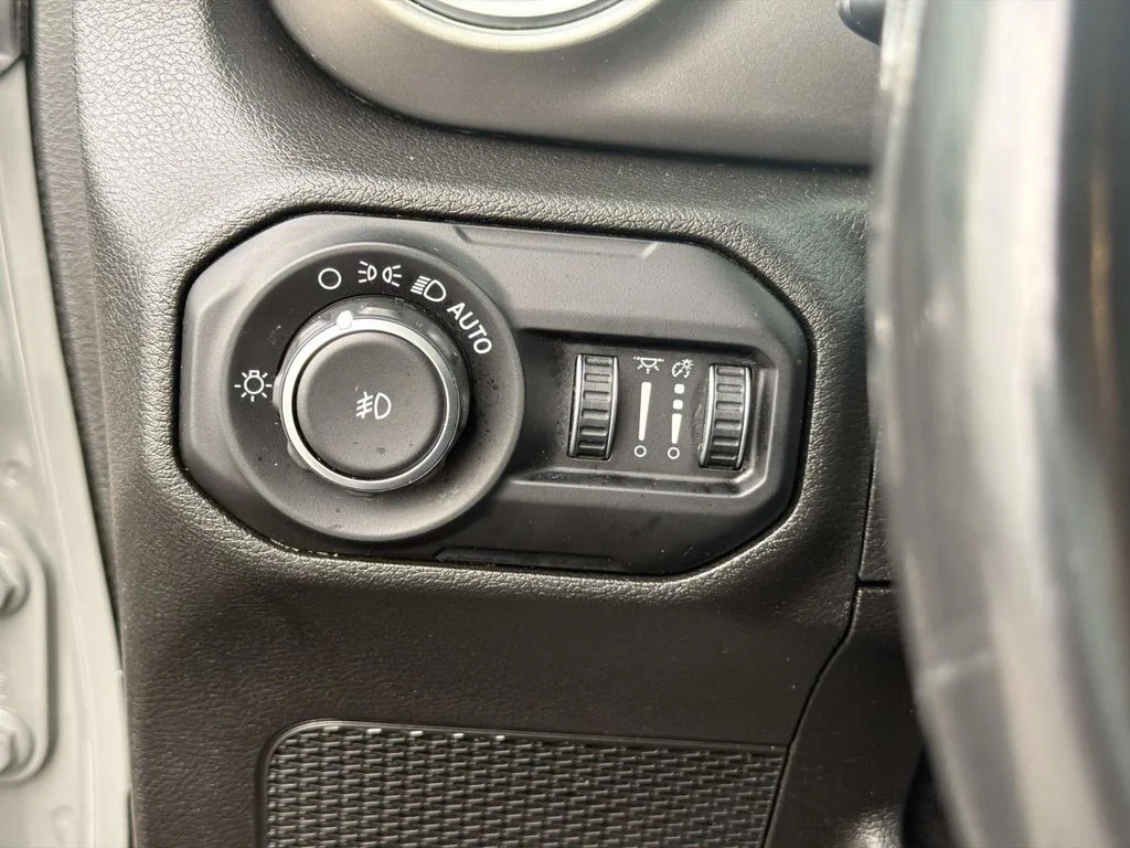 Used 2019 Gray Jeep Unlimited Sahara image 24