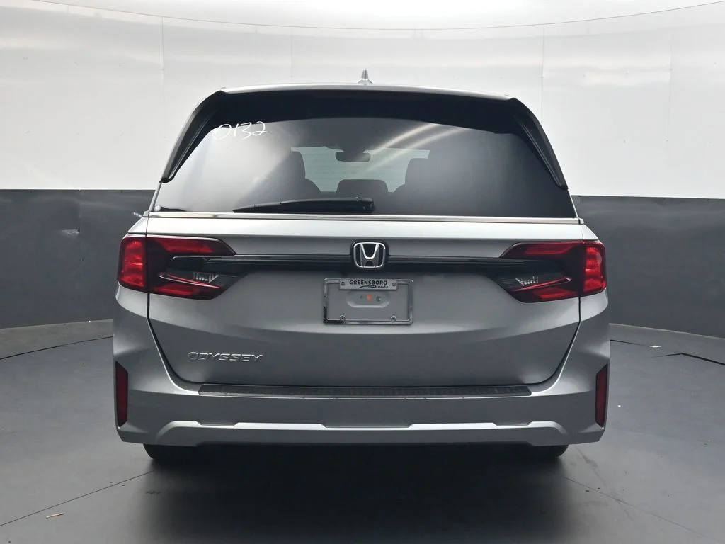 Used 2025 Solar Silver Metallic Honda EX-L image 5