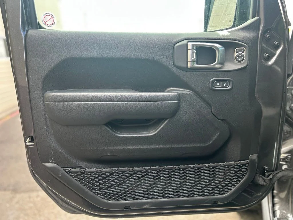 Used 2018 Crystal Metallic Jeep Unlimited Rubicon image 18