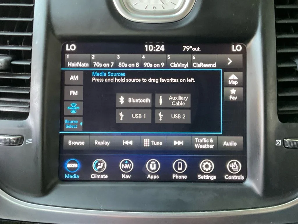 Used 2018 Gray Chrysler Limited image 21