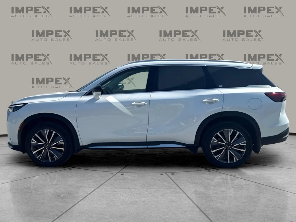 Used 2026 White INFINITI LUXE image 2