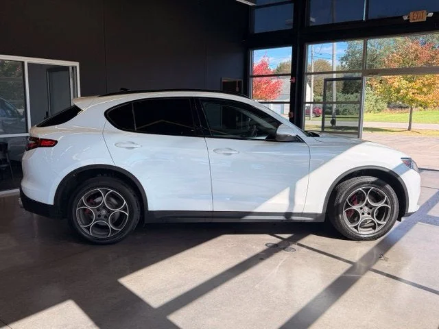 Used 2018 Alfa White Alfa Romeo Base image 6