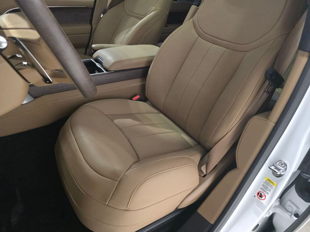New 2026 Fuji White Land Rover SE image 26