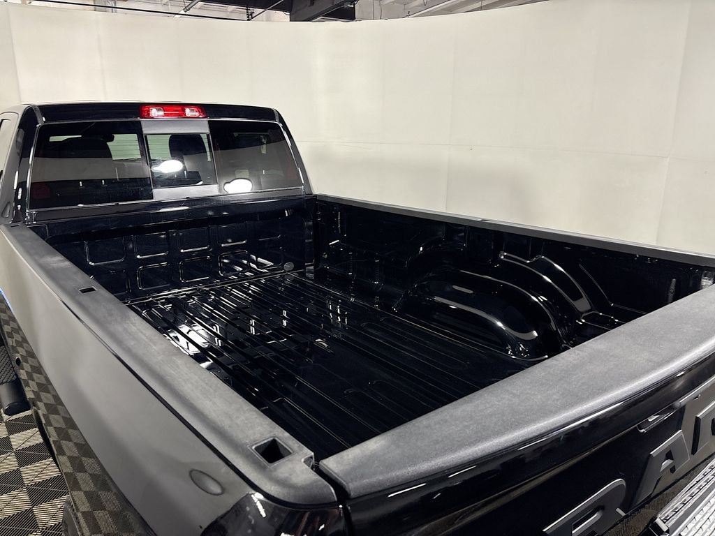 New 2026 Diamond Black Crystal Pearl-Coat Exterior Paint RAM Tradesman image 21