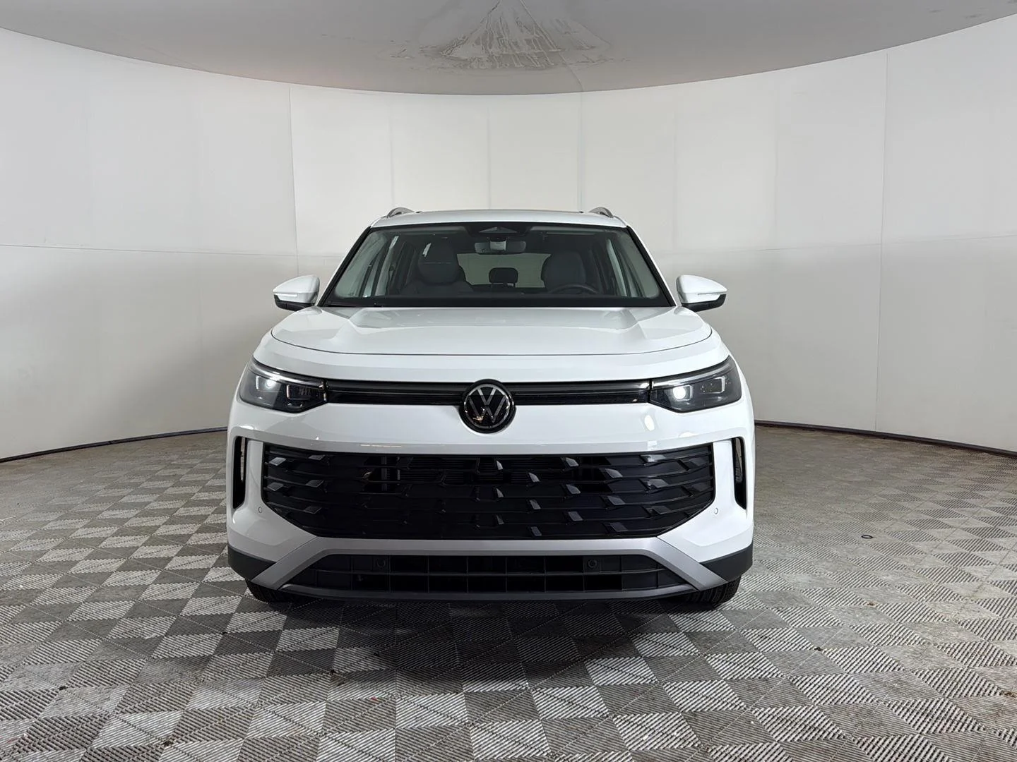 New 2026 Pure White Volkswagen SE image 6