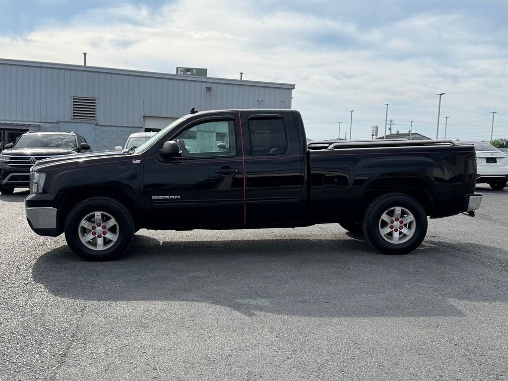 Used 2011 Black GMC SLE image 8