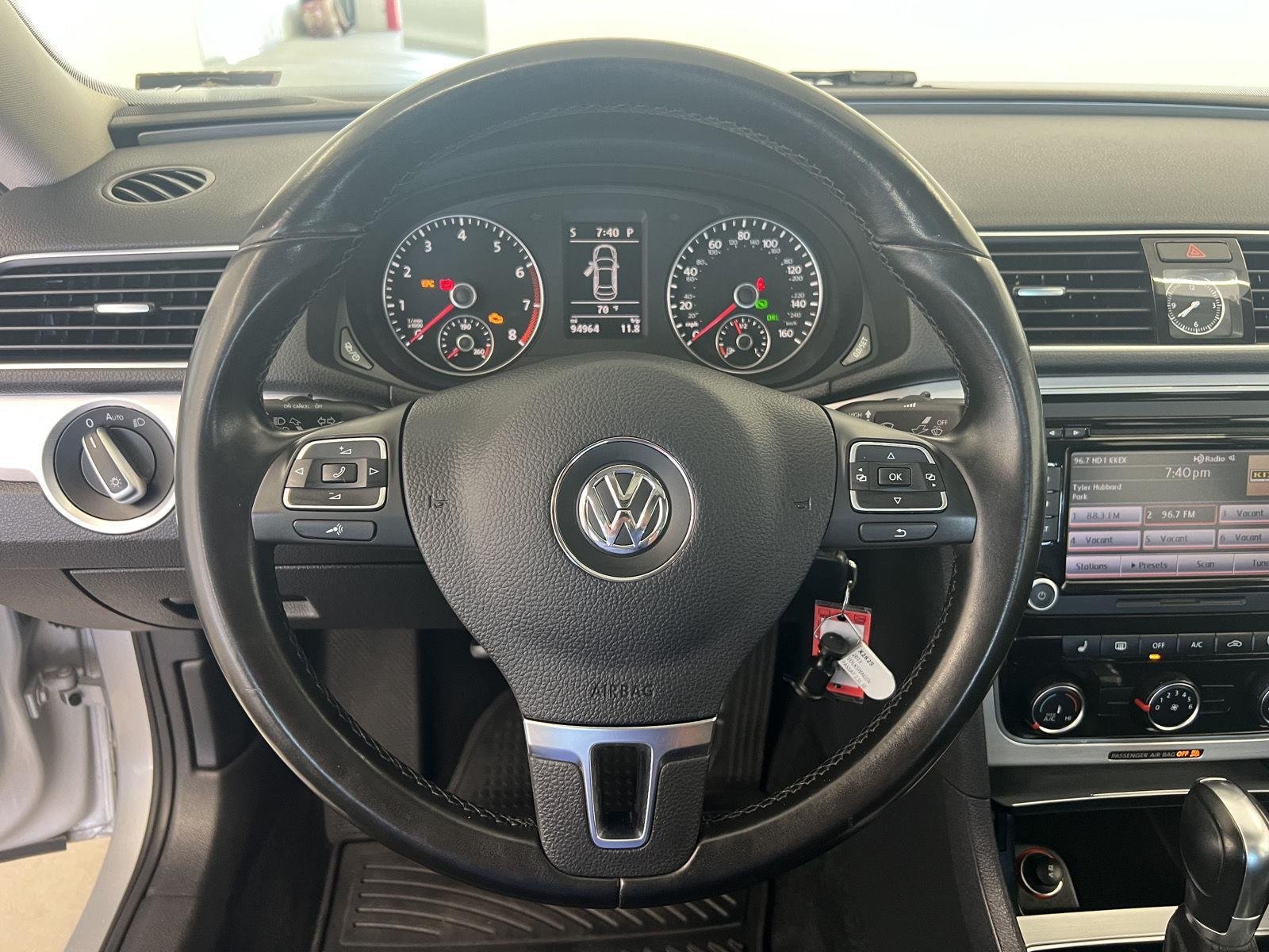 Used 2013 Reflex Silver Metallic Volkswagen 2.5L SE image 15