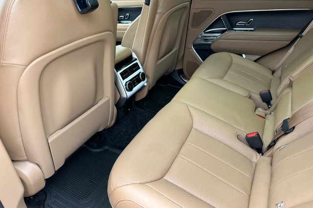 New 2027 Carpathian Grey Land Rover SE image 11