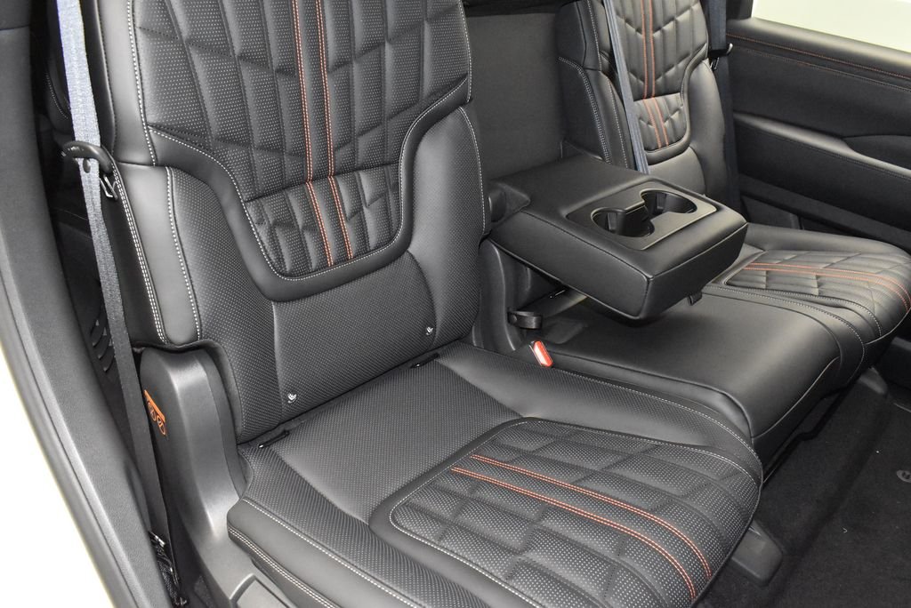 New 2026 Aspen White TriCoat / Super Black Two-tone Nissan PRO-4X® image 33