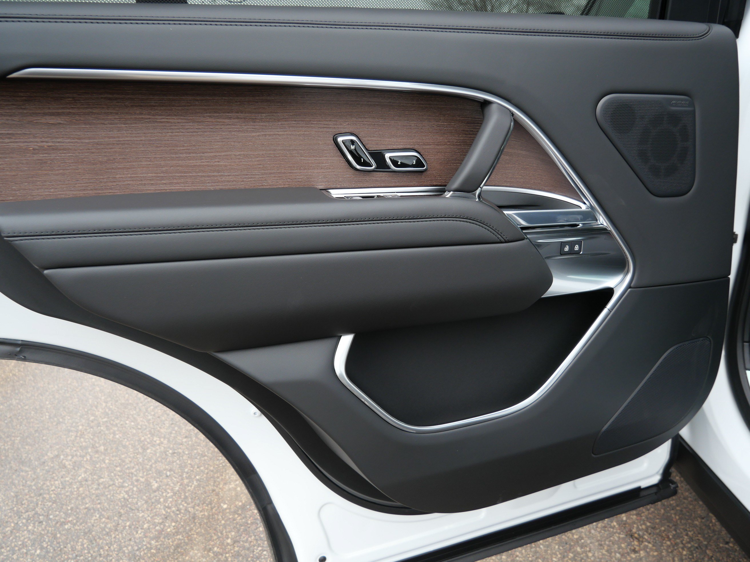 2026 Land Rover Range Rover SE - Photo 6