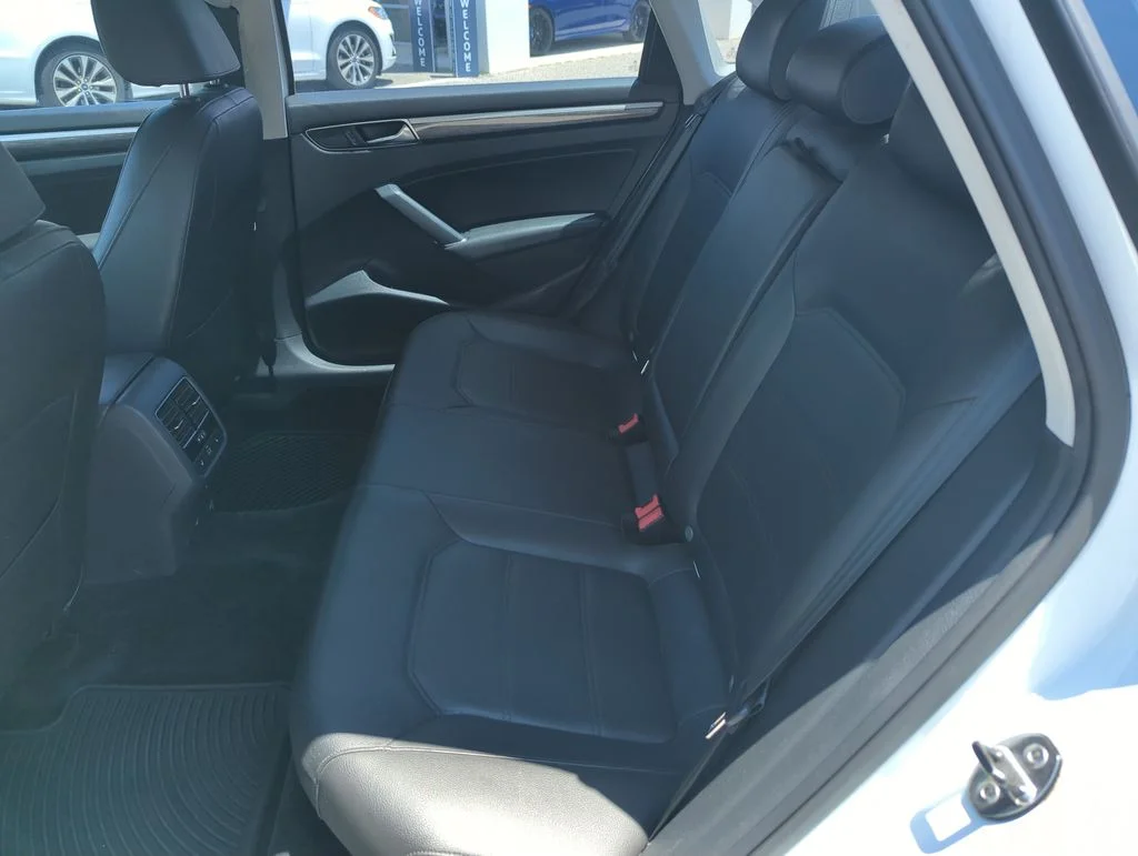 Used 2017 White Volkswagen 1.8T SE image 30