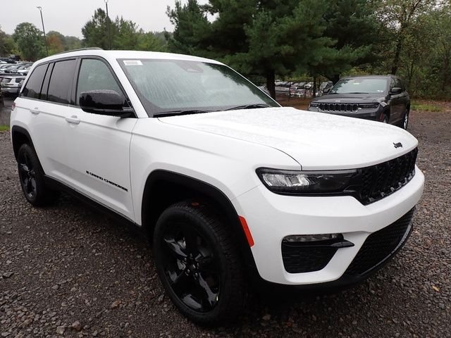 New 2025 Bright White Clear-Coat Exterior Paint Jeep Limited image 9