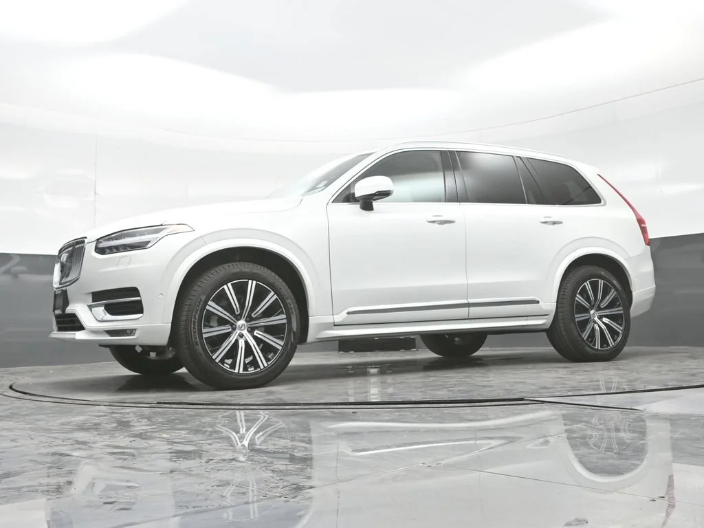 Certified Used 2023 Crystal White Volvo Plus image 28