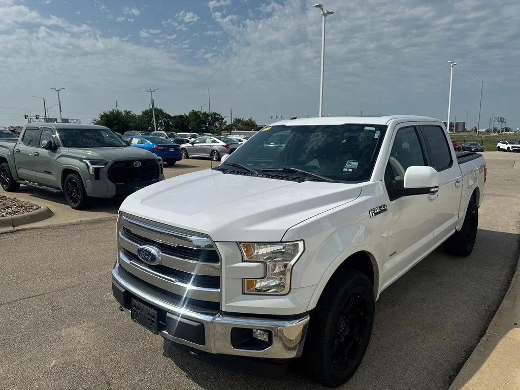 Used 2017 White Ford Lariat image 2