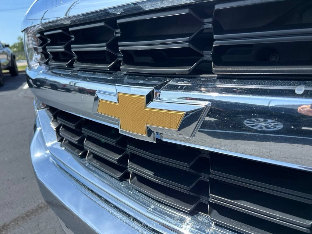 Used 2018 SUMMIT WHITE Chevrolet LT image 10