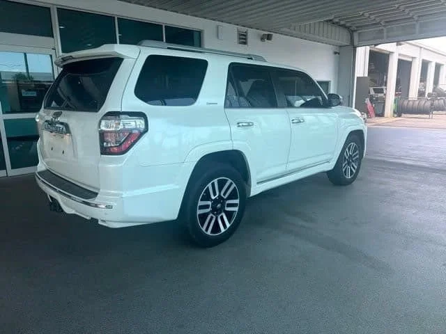 Used 2018 Blizzard Pearl Toyota SR5 image 7