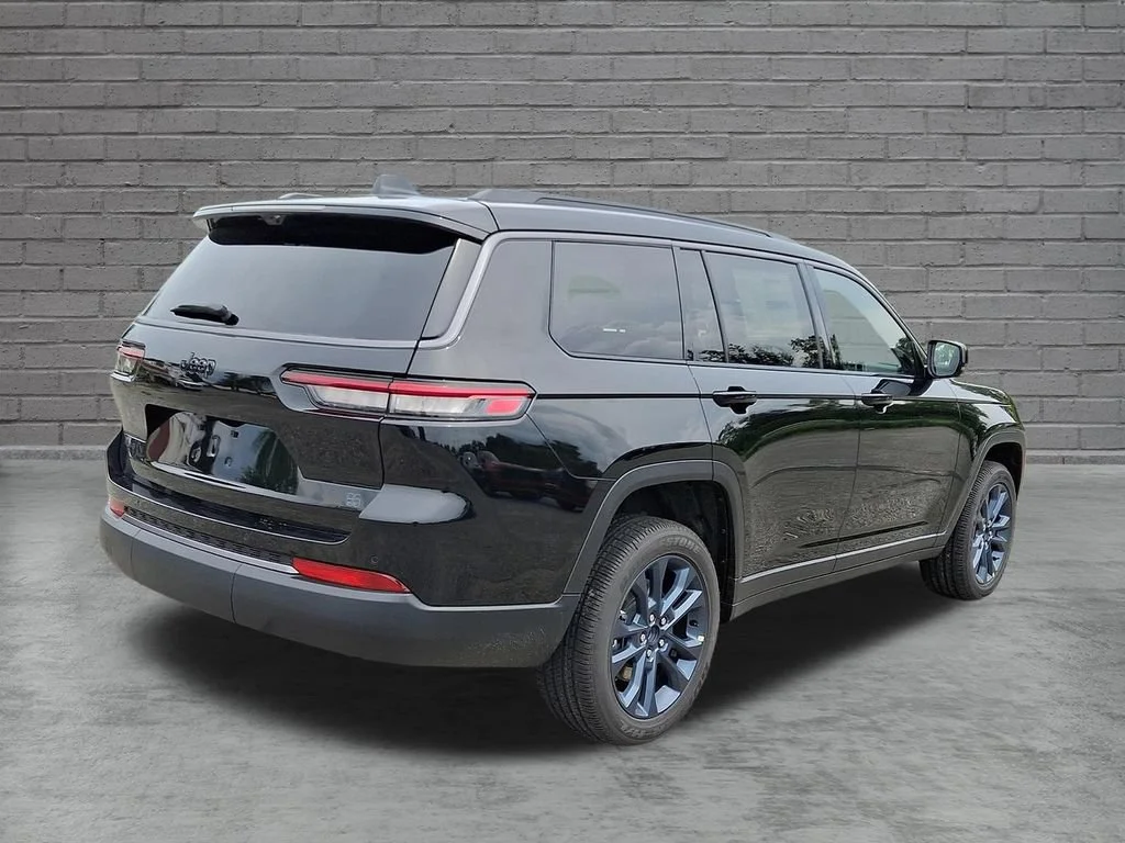 New 2026 Diamond Black Crystal Pearlcoat Jeep 85th Anniversary Edition image 8