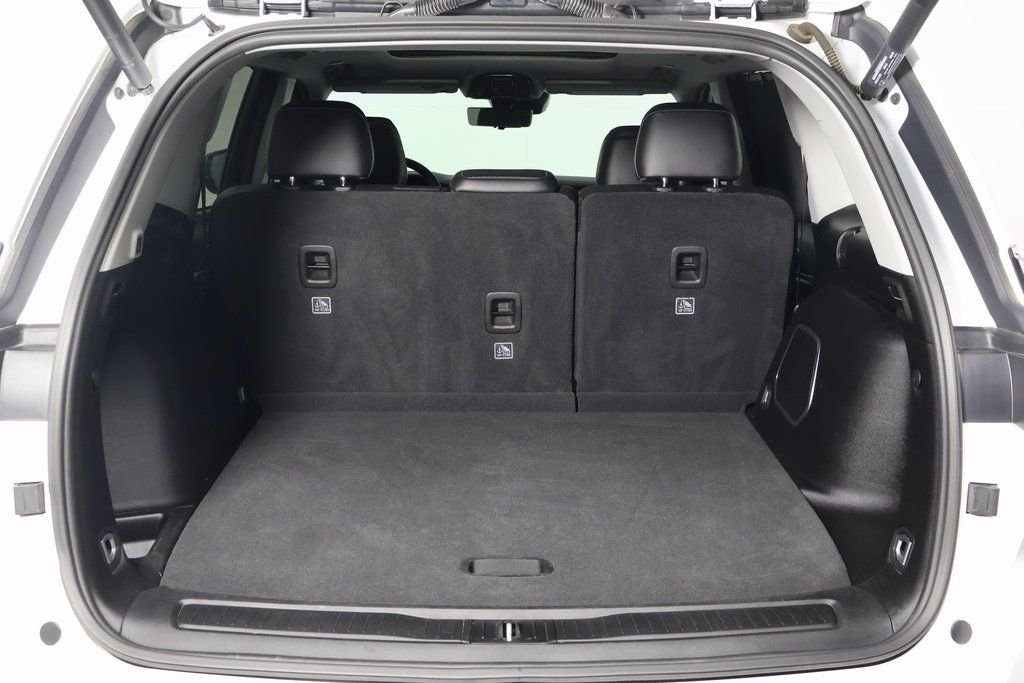 Used 2022 White Jeep Limited image 14
