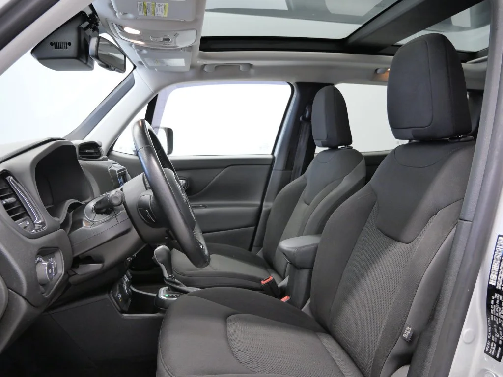 Certified Used 2019 Silver Jeep Latitude image 13