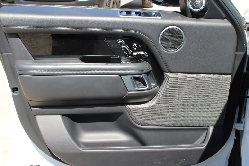 Used 2020  Land Rover Supercharged image 33