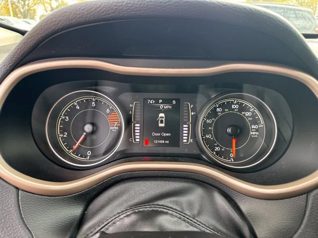 Used 2017 Diamond Black Crystal Pearlcoat Jeep Latitude image 10