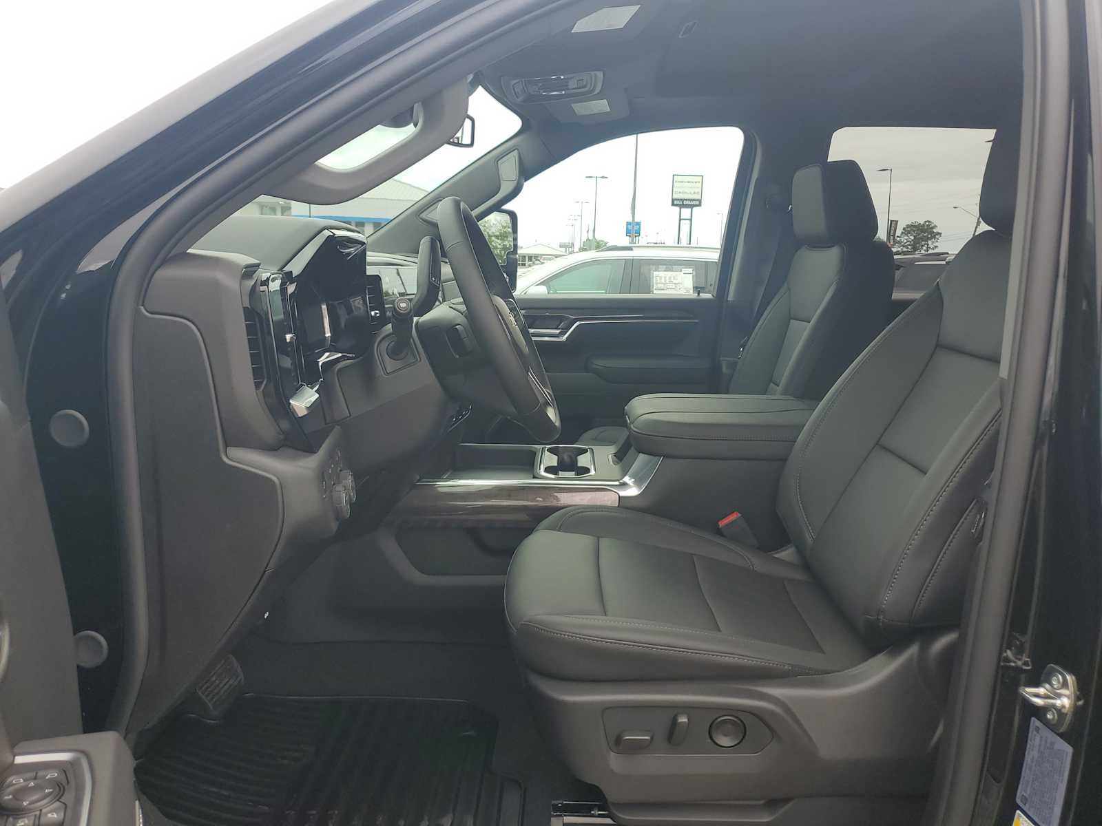 2026 Chevrolet Silverado 3500 HD LTZ - Photo 9