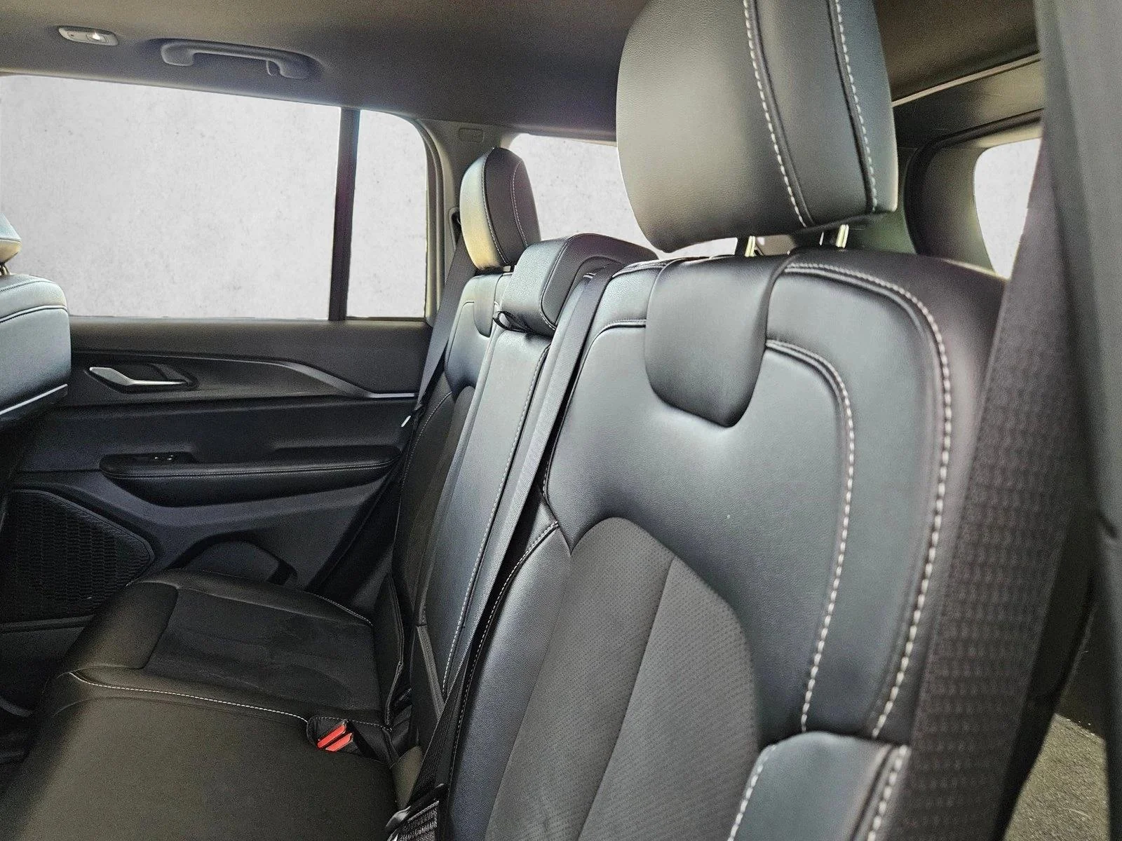 Used 2025 Velvet Red Pearlcoat Jeep Altitude X image 21