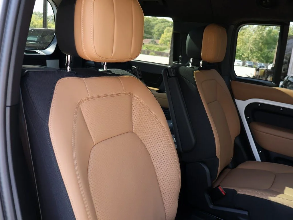 2025 Land Rover Defender V8 - Photo 12