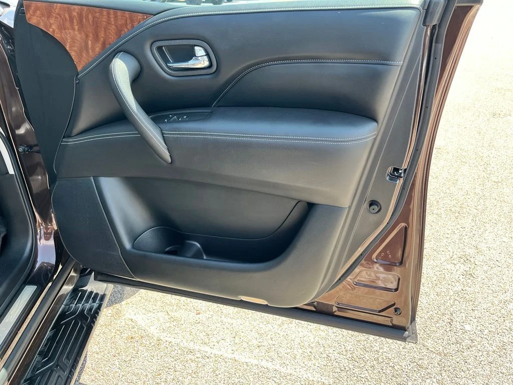 Used 2019 Brown INFINITI LUXE image 9