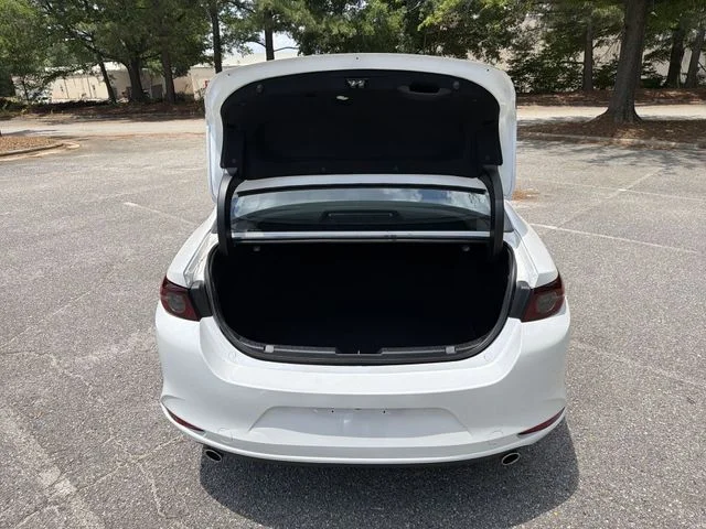 Used 2021 White Mazda Select image 26