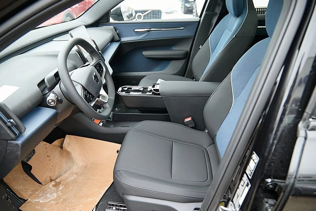 New 2026 Onyx Black Volvo Plus image 11