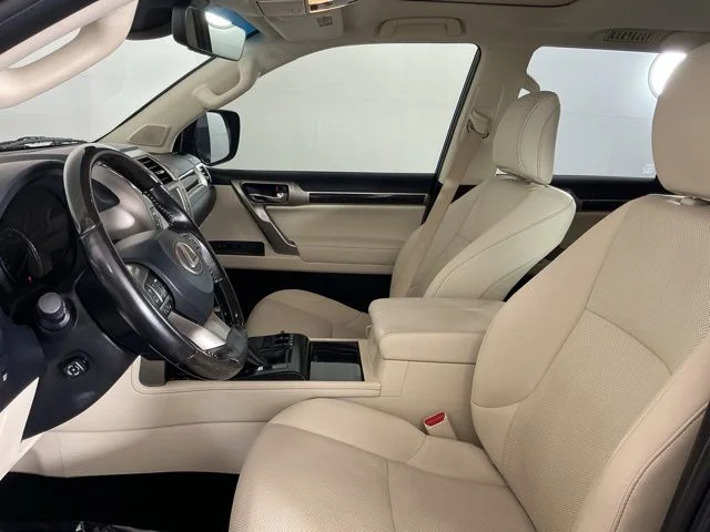 Used 2020  Lexus 460 image 14
