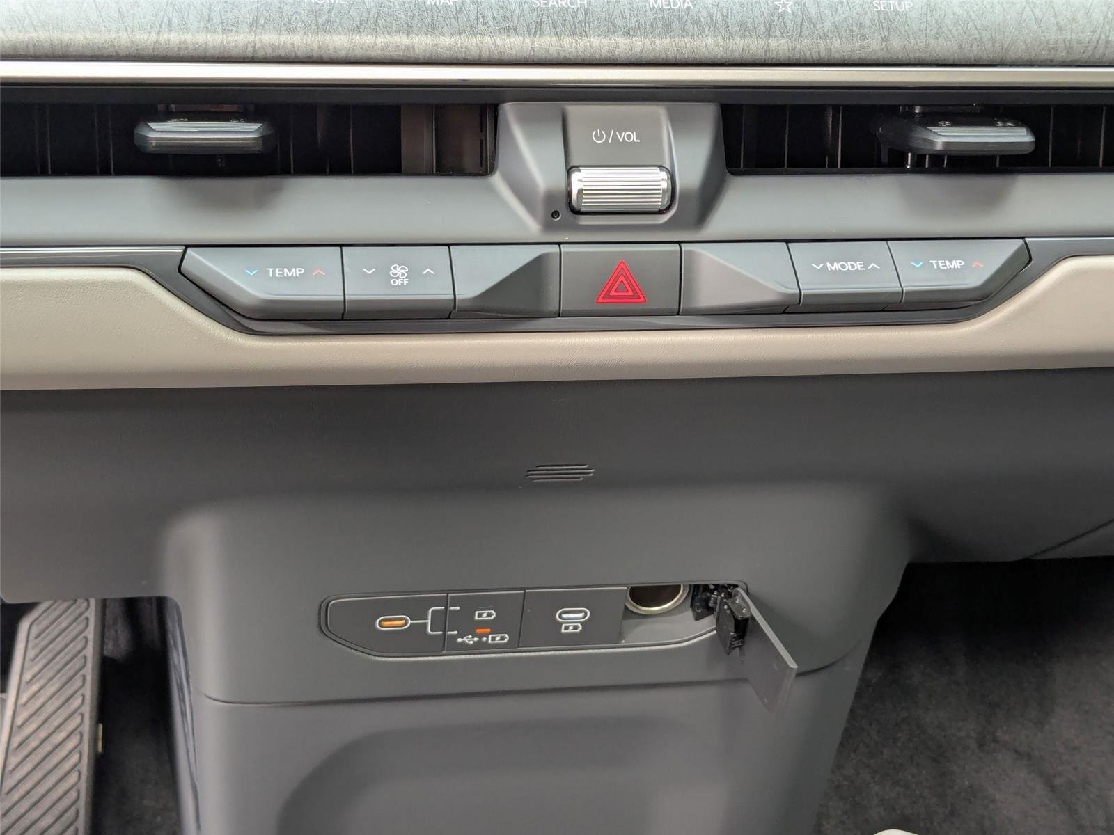 New 2026 EBONY BLACK KIA WIND image 26