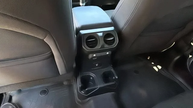 Used 2018 Silver Jeep Sahara 4x4 image 20