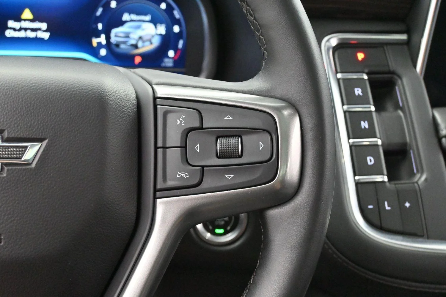 Used 2023 Black Chevrolet Z71 image 16