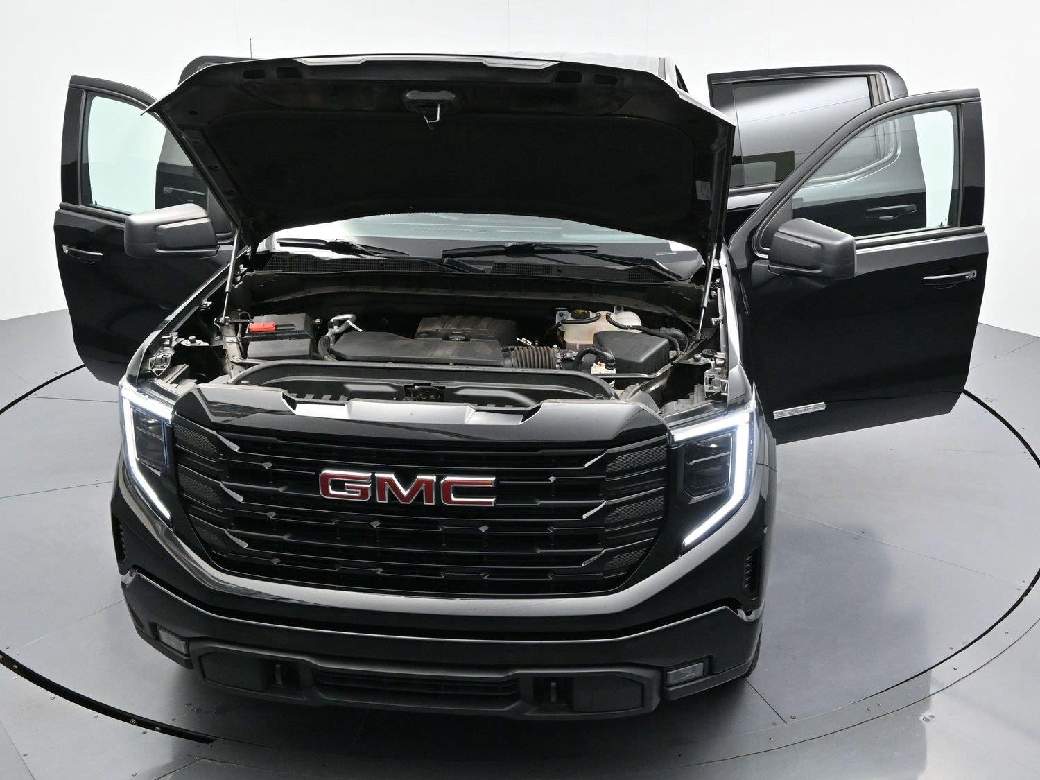 Used 2024 Onyx Black GMC Elevation image 38