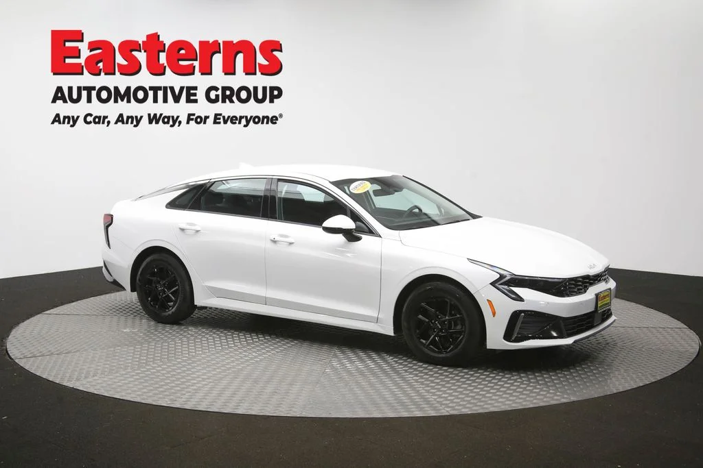 Used 2025 White Kia LXS image 47