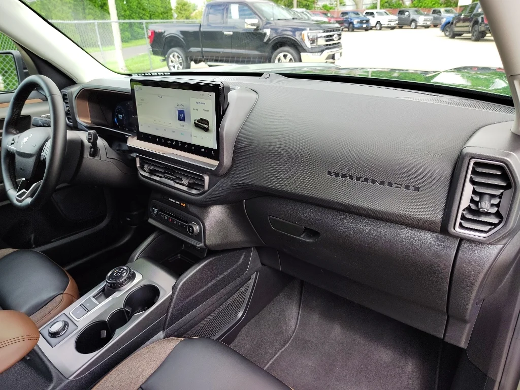 Used 2025 Eruption Green Metallic Ford Outer Banks image 15