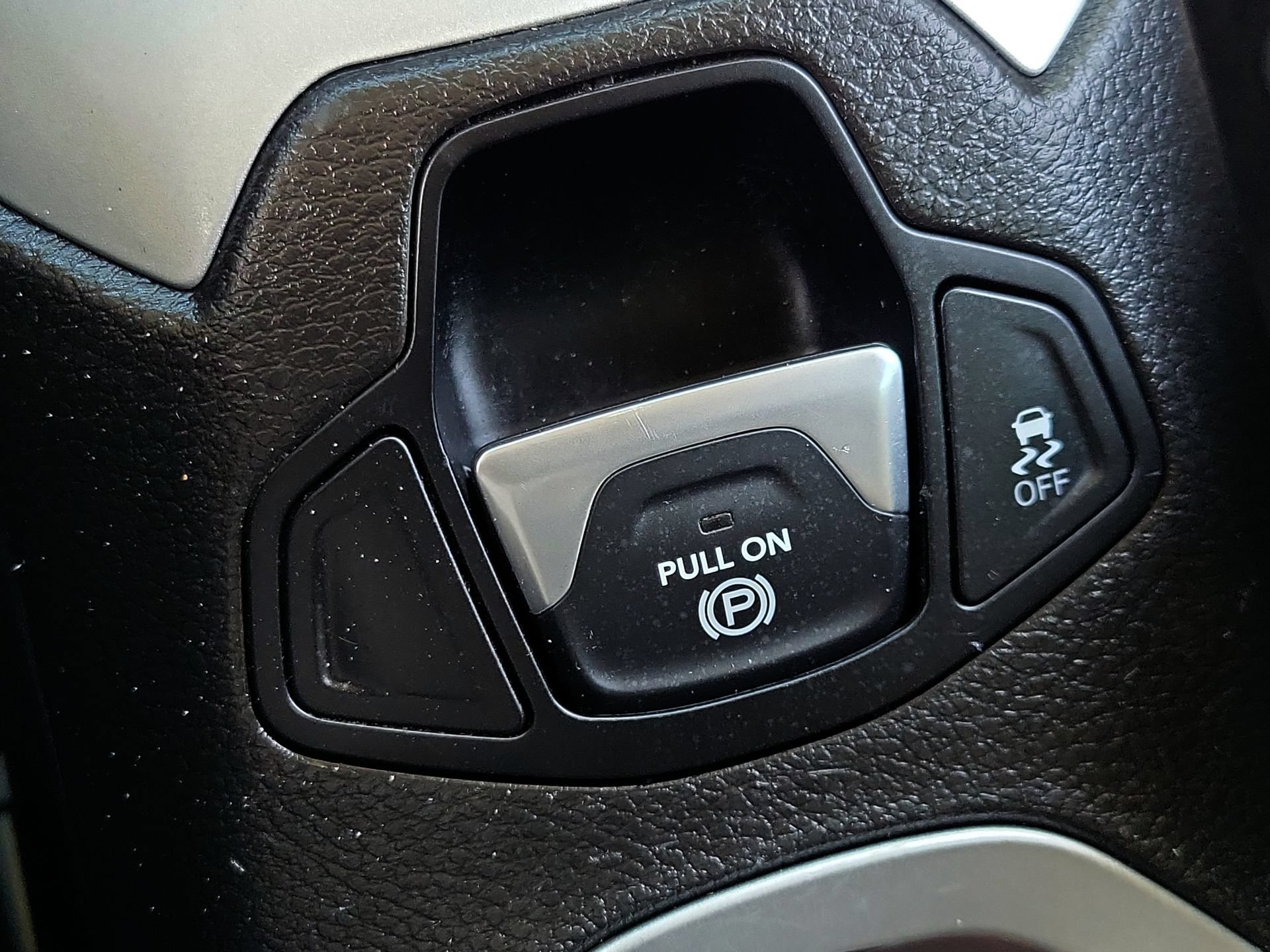 Used 2017 Hypergreen Clearcoat Jeep Sport image 26