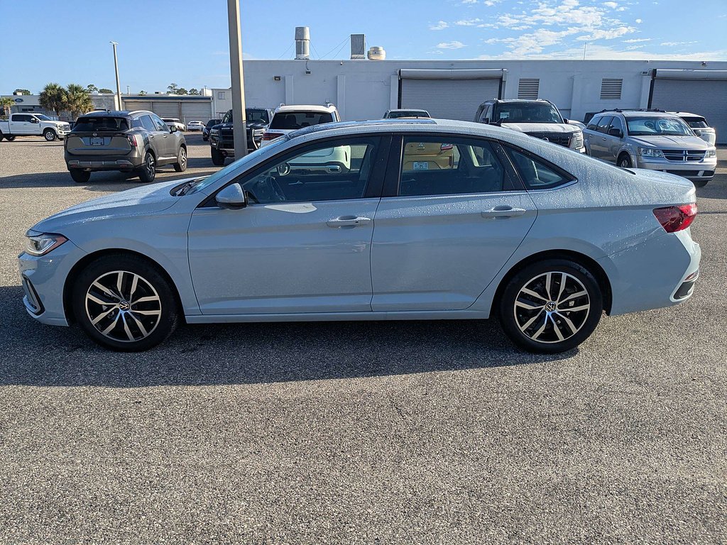 2025 Volkswagen Jetta SE - Photo 7