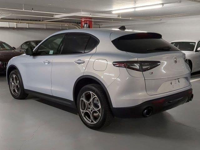 New 2025 Moonlight Gray Metallic Exterior Paint Alfa Romeo  image 5