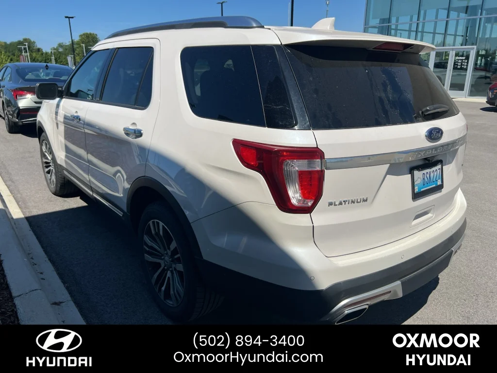 Used 2017 White Platinum Metallic Tri-Coat Ford Platinum image 13