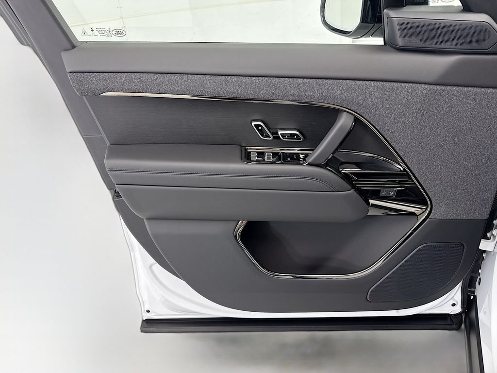 New 2026 Fuji White Land Rover Dynamic SE image 23